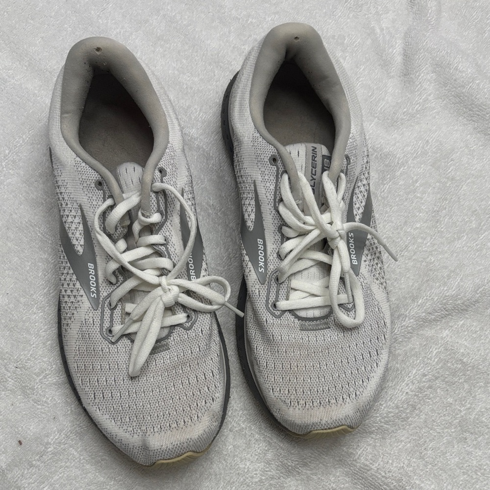 Brooks Glycerin 18 Women's White and Gray Athletic Shoes